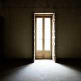 Qui le buie sale sono illuminate soltanto dalla luce proveniente dalle finestre ma, accendendo dei faretti e alzando lo sguardo al soffitto, ci ritroviamo davanti a qualcosa di davvero sorprendente